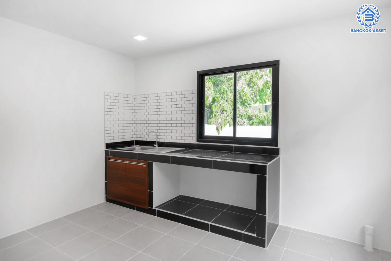 บ้านมือสองตกแต่งใหม่ ม.นันทนาการ์เด้นท์2 รัตนาธิเบศร์-ท่าอิฐ ทาวน์เฮ้าส์หลังใหญ่ ห้องริม แบรนด์ Property Perfect เนื้อที่ 34.5 ตร.ว. ฟังก์ชัน 2 ห้องนอน 2 ห้องน้ำ บนทำเลเดินทางสะดวก เชื่อมต่อหลายเส้นทาง ใจกลาง 2 เซ็นทรัลฯ เพียง 5 นาทีถึงรถไฟฟ้า "สถานีบางรักน้อยท่าอิฐ"